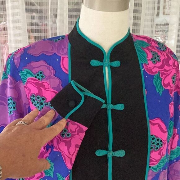 Bob Mackie Wearable Art 100% Silk Asian Floral Tunic Top Blouse Women’s Medium - Picture 5 of 7